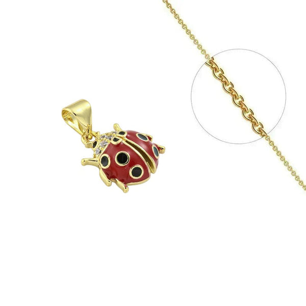 Goldene Halskette und roter Marienkäfer-Anhänger mit schwarzen Punkten, verziert mit eingefassten Zirkoniasteinen