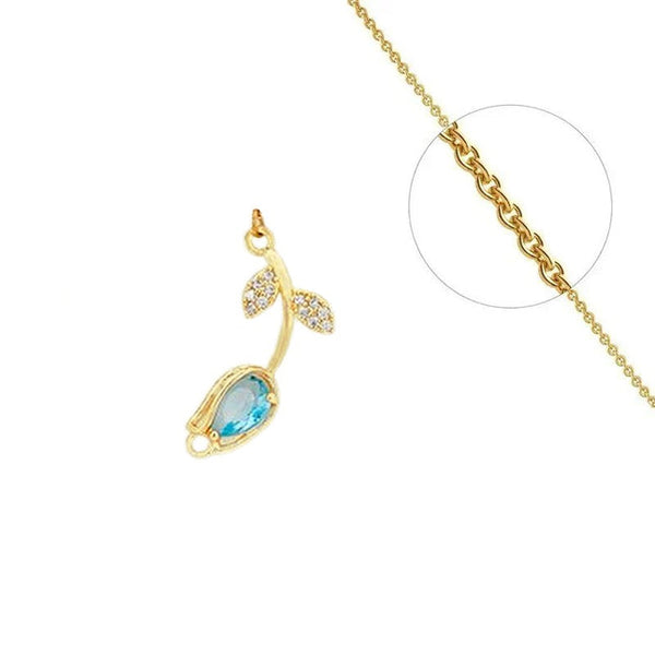 Halskette und Blumenanhänger mit blauen Zirkoniasteinen